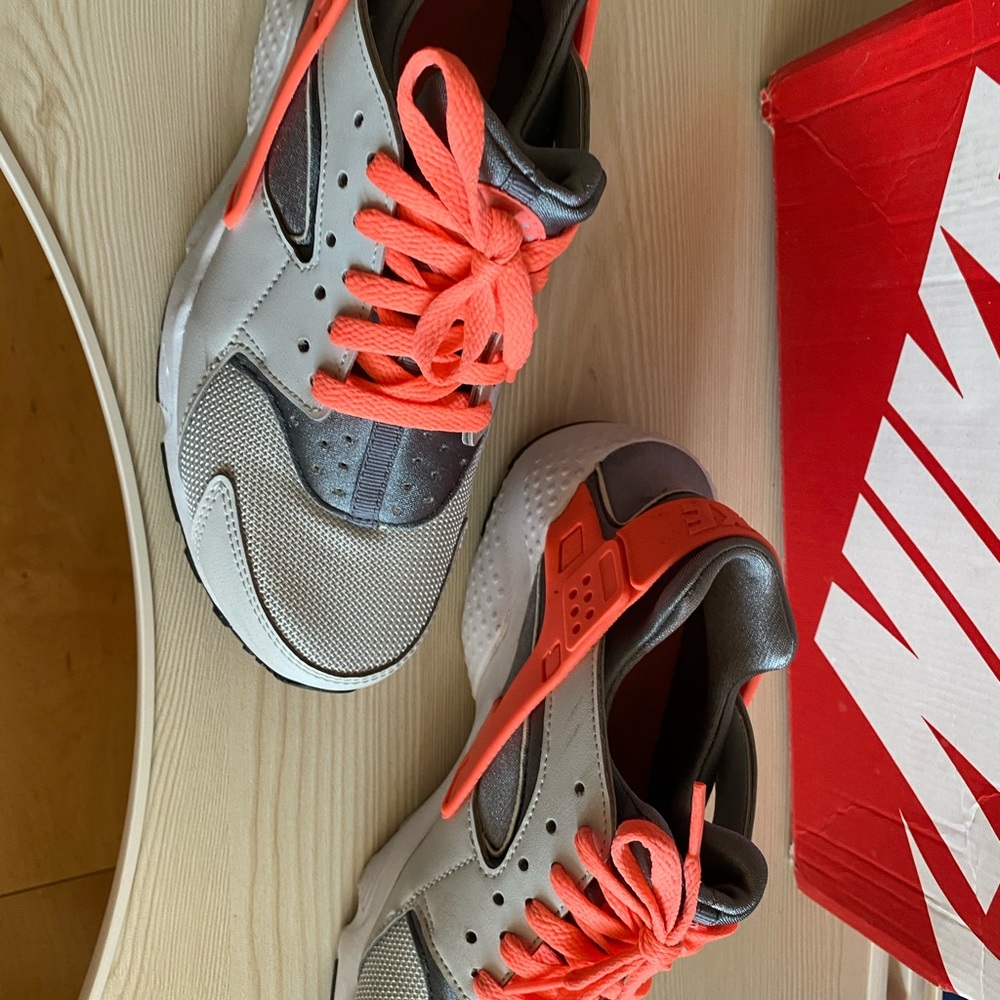 Running Sneakers - Picture 3 of 5
